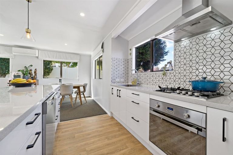 Photo of property in 80 Kervil Avenue, Te Atatu Peninsula, Auckland, 0610