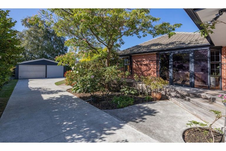 Photo of property in 84 Maidstone Road, Ilam, Christchurch, 8041