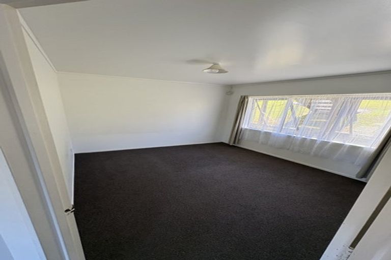 Photo of property in 63 Harmel Road, Glendene, Auckland, 0602