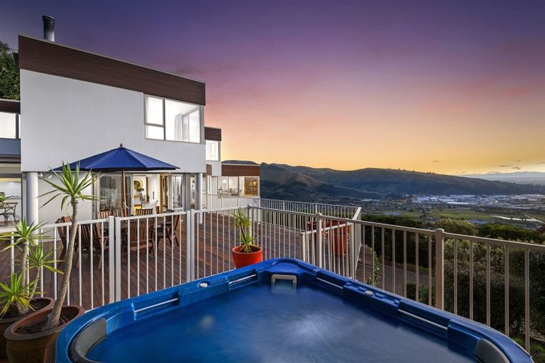 Photo of property in 210 Cannon Hill Crescent, Mount Pleasant, Christchurch, 8081