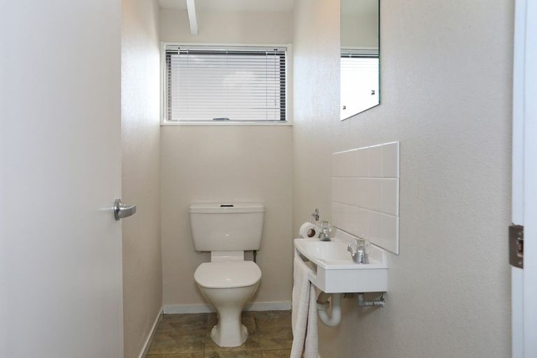 Photo of property in 11 Oaklea Avenue, Marton, 4710