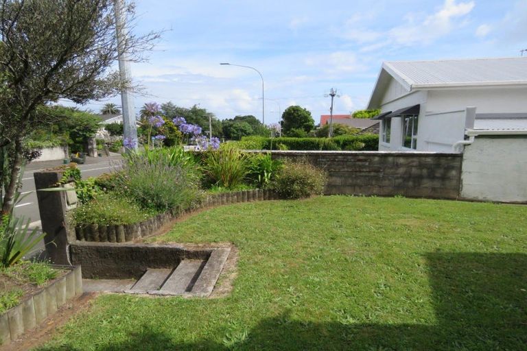 Photo of property in 83 Mangorei Road, Strandon, New Plymouth, 4312