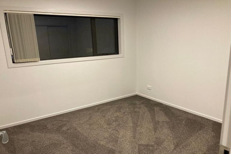 Photo of property in 4/60 Hayfield Way, Karaka, Papakura, 2580