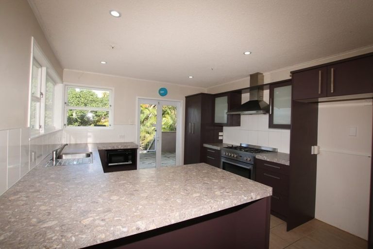 Photo of property in 1/48 Hogans Road, Glenfield, Auckland, 0629