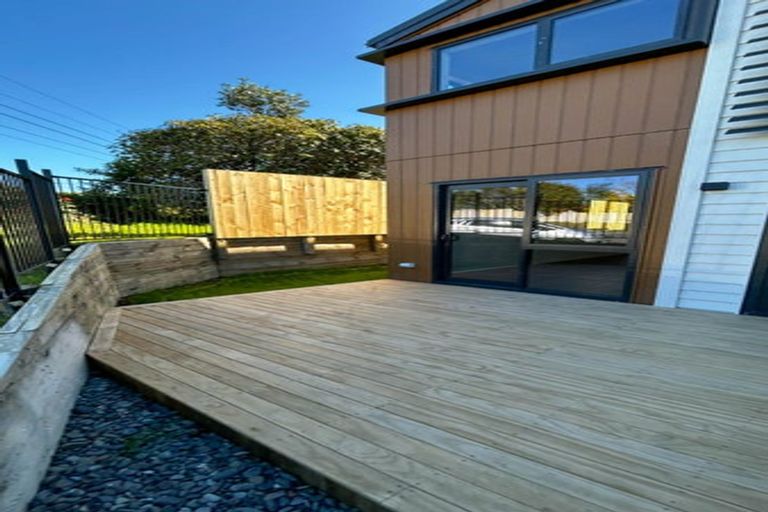 Photo of property in 12/196 Royal Road, Massey, Auckland, 0614