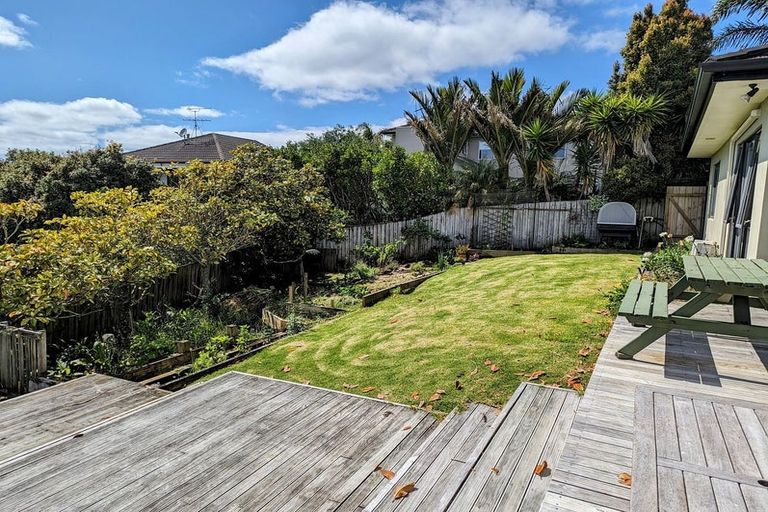 Photo of property in 180 Kittiwake Drive, Schnapper Rock, Auckland, 0632
