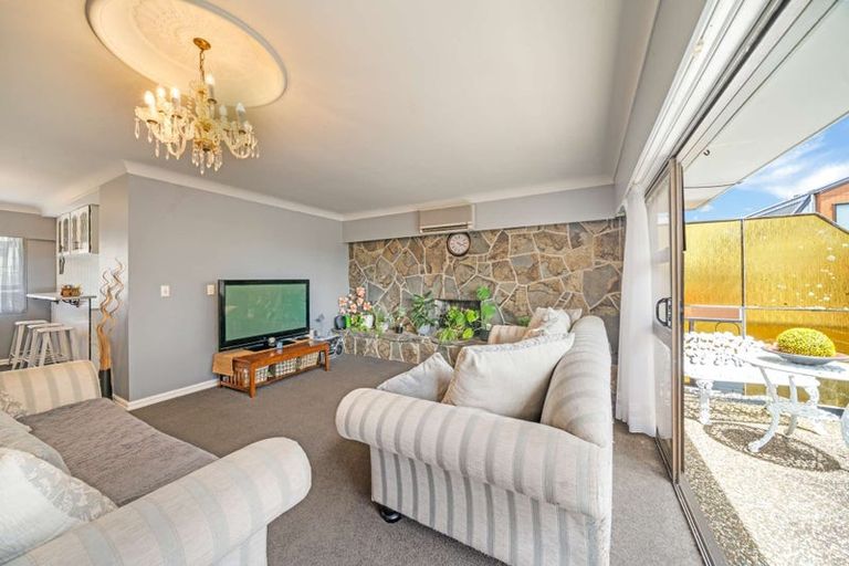 Photo of property in 1/248 Great North Road, Henderson, Auckland, 0612