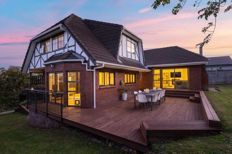 Photo of property in 17 Noumea Place, Mairangi Bay, Auckland, 0630