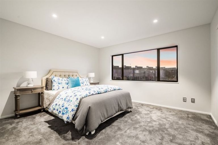 Photo of property in 46 Bordeaux Parade, Te Atatu South, Auckland, 0610