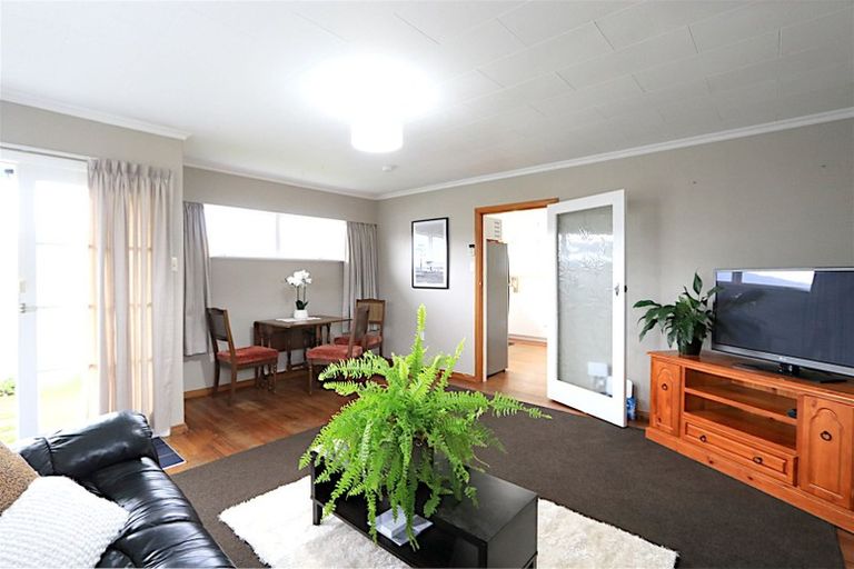 Photo of property in 87a Karamu Crescent, Wainuiomata, Lower Hutt, 5014