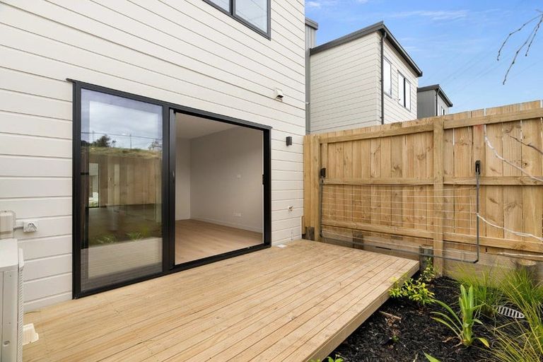 Photo of property in 21 Awhi Lane, Massey, 0614