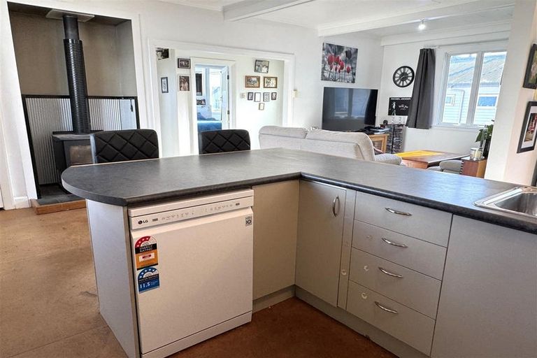 Photo of property in 17 Ashmore Avenue, Cobden, Greymouth, 7802