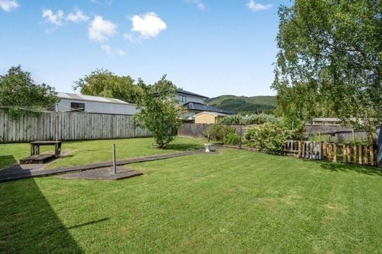 Photo of property in 178 Wellington Road, Wainuiomata, Lower Hutt, 5014