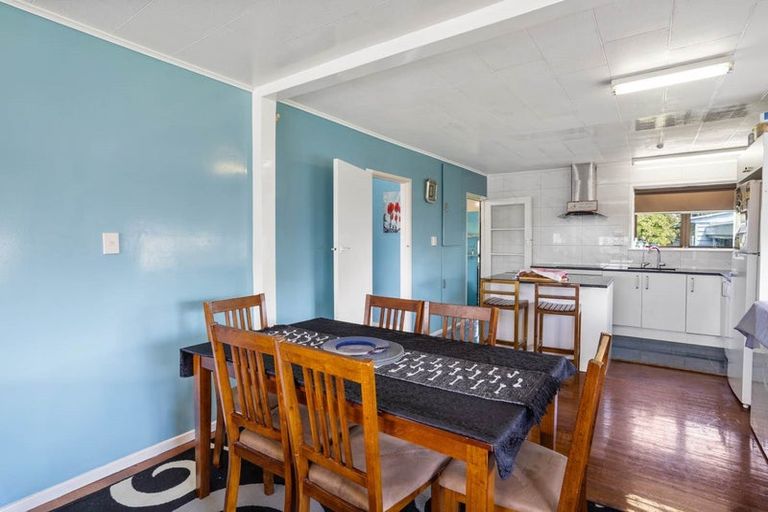 Photo of property in 13 Geoffrey Place, Mangere East, Auckland, 2024
