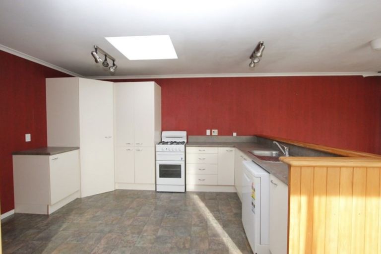 Photo of property in 33 Karina Terrace, Roslyn, Palmerston North, 4414