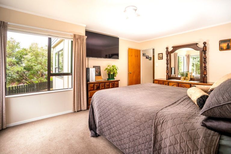 Photo of property in 91 Woodman Drive, Tawa, Wellington, 5028