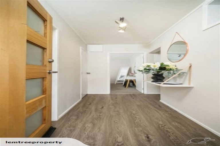 Photo of property in 2/50 Stapleford Crescent, Browns Bay, Auckland, 0630