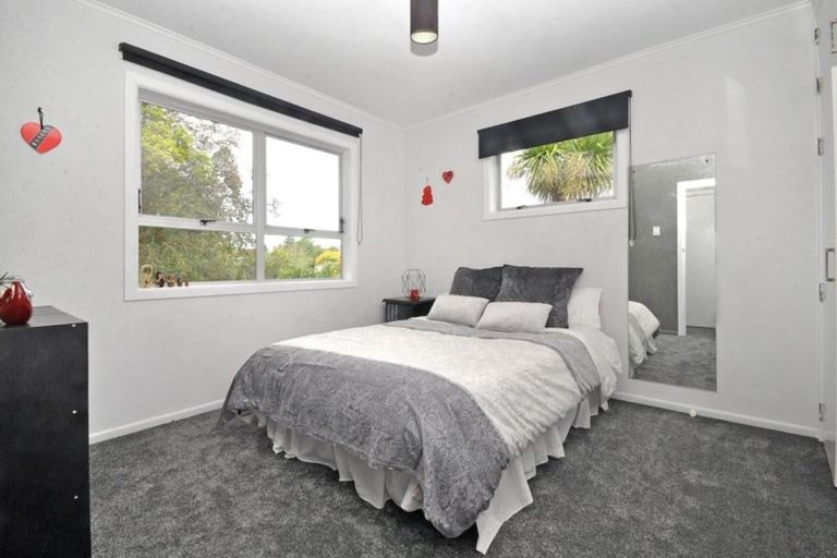 Photo of property in 28 Choice Avenue, Henderson, Auckland, 0612