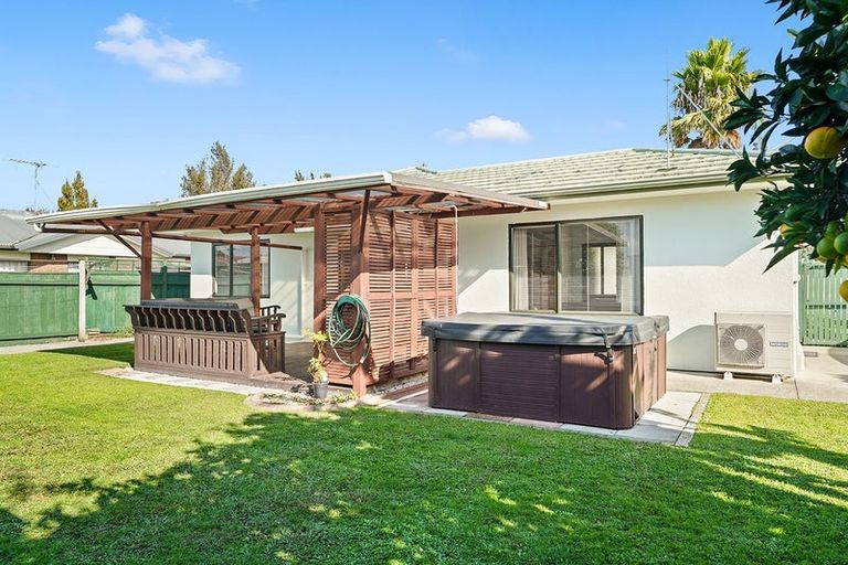 Photo of property in 14 Catalina Drive, Melville, Hamilton, 3206