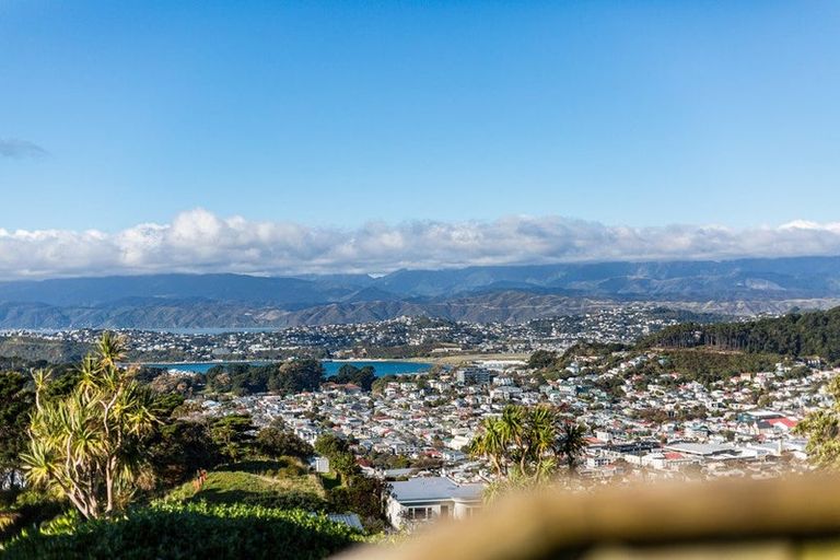 Photo of property in 15 Connaught Terrace, Brooklyn, Wellington, 6021