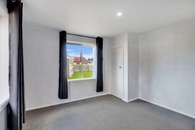 Photo of property in 25 Lambeth Crescent, Northcote, Christchurch, 8052
