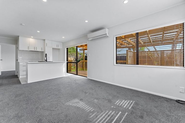 Photo of property in 2/222 Birkdale Road, Birkdale, Auckland, 0626