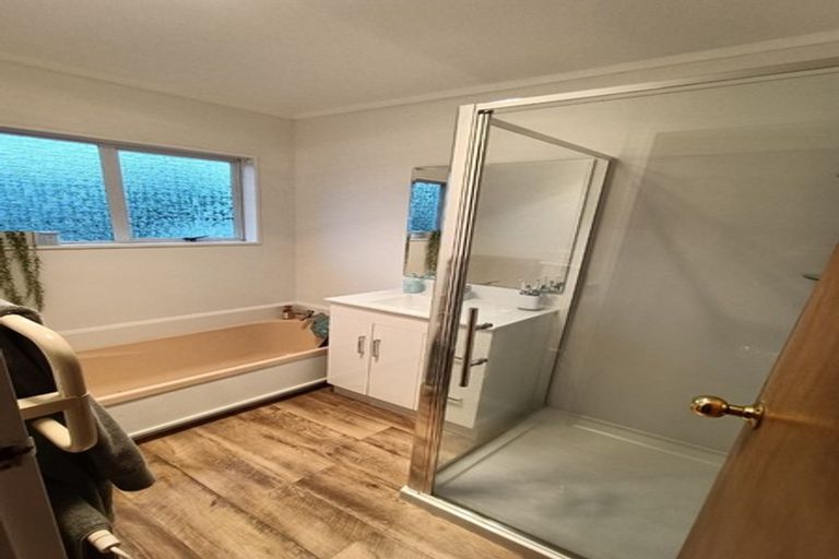 Photo of property in 51a Guadeloupe Crescent, Grenada Village, Wellington, 6037