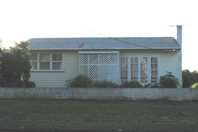 Photo of property in 72 Hepburn Road, Glendene, Auckland, 0602