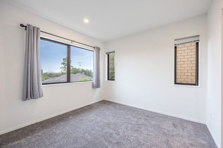 Photo of property in 13a Tenbless Court, Unsworth Heights, Auckland, 0632