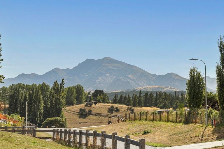 Photo of property in 7 Saint Just Place, Wanaka, 9305
