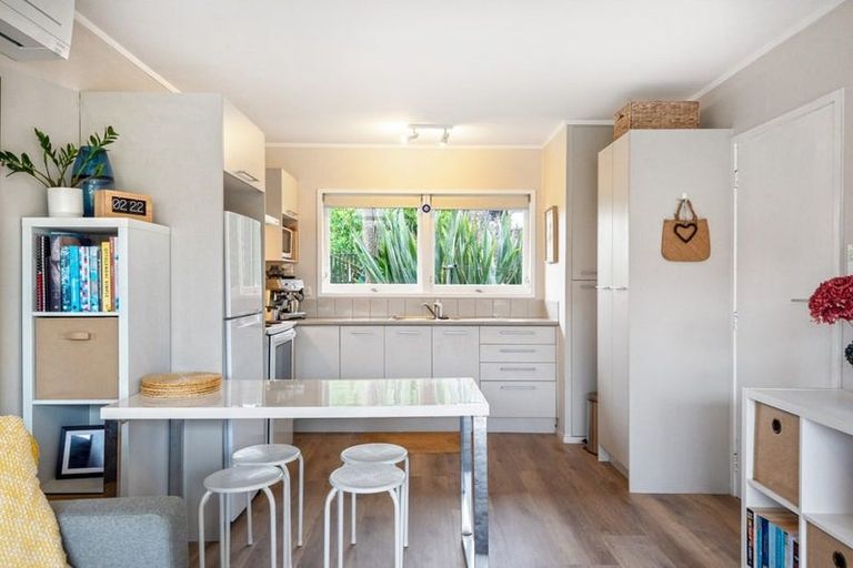 Photo of property in 10/77 Old Lake Road, Narrow Neck, Auckland, 0624