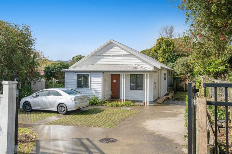 Photo of property in 20 Garfield Road, Helensville, 0800