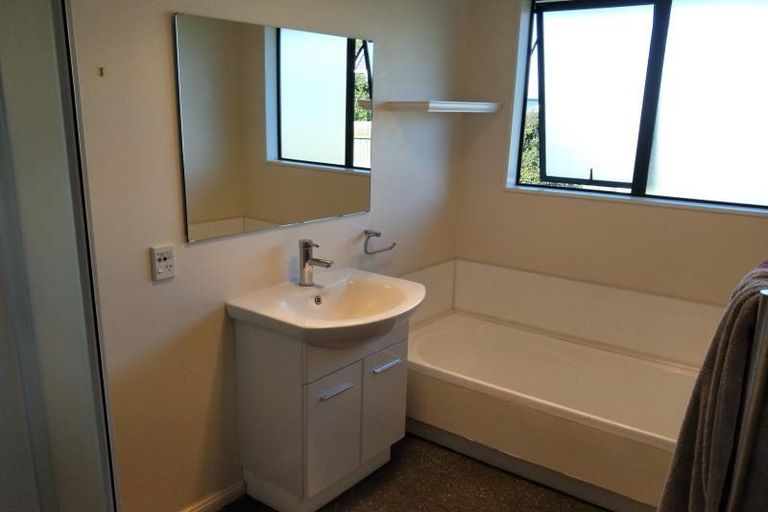 Photo of property in 96 Hillcrest Drive, Kelvin Grove, Palmerston North, 4414