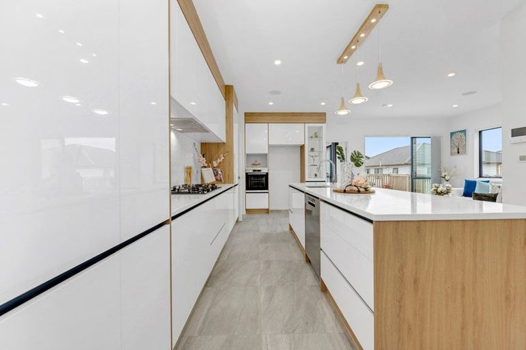 Photo of property in 28 Bushfield Drive, Flat Bush, Auckland, 2019