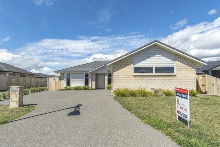 Photo of property in 57 Kahuparere Crescent, Pyes Pa, Tauranga, 3112