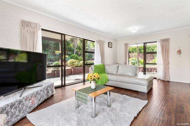 Photo of property in 16 Mako Street, West Harbour, Auckland, 0618