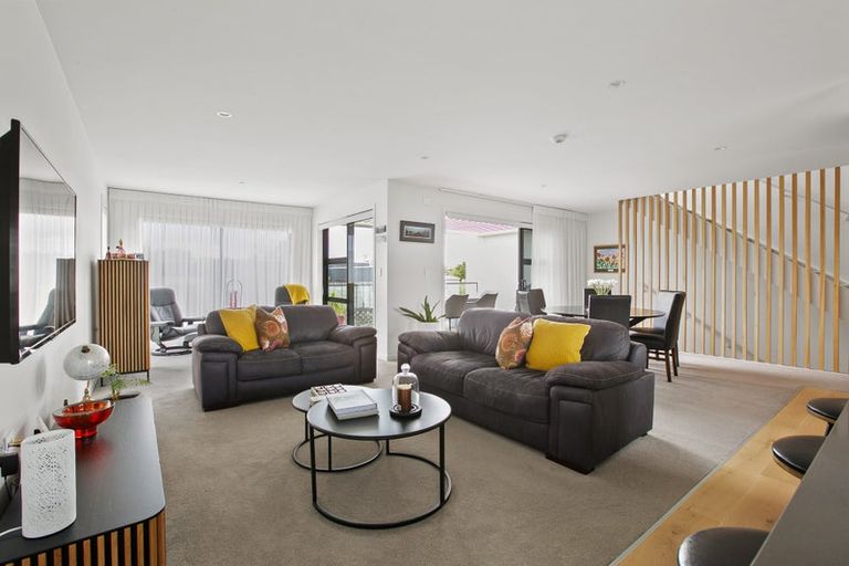 Photo of property in 2/11a Baring Terrace, Strandon, New Plymouth, 4312
