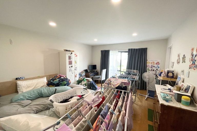 Photo of property in 32a Kelman Road, Kelston, Auckland, 0602