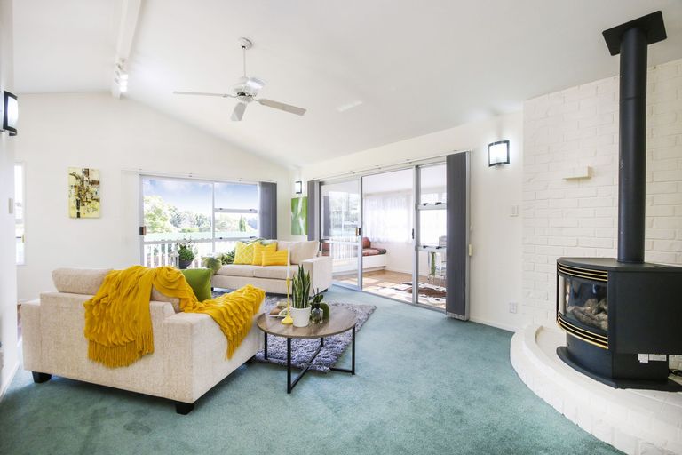 Photo of property in 3 Malmo Place, Massey, Auckland, 0614