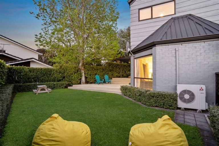 Photo of property in 1/16 Manutara Avenue, Forrest Hill, Auckland, 0620