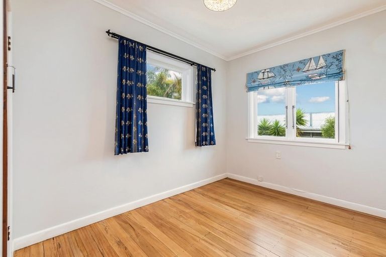 Photo of property in 6 Savoy Road, Glen Eden, Auckland, 0602