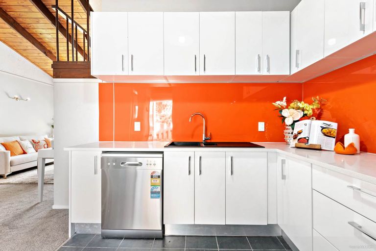 Photo of property in 3/23 Craigbank Avenue, New Lynn, Auckland, 0600