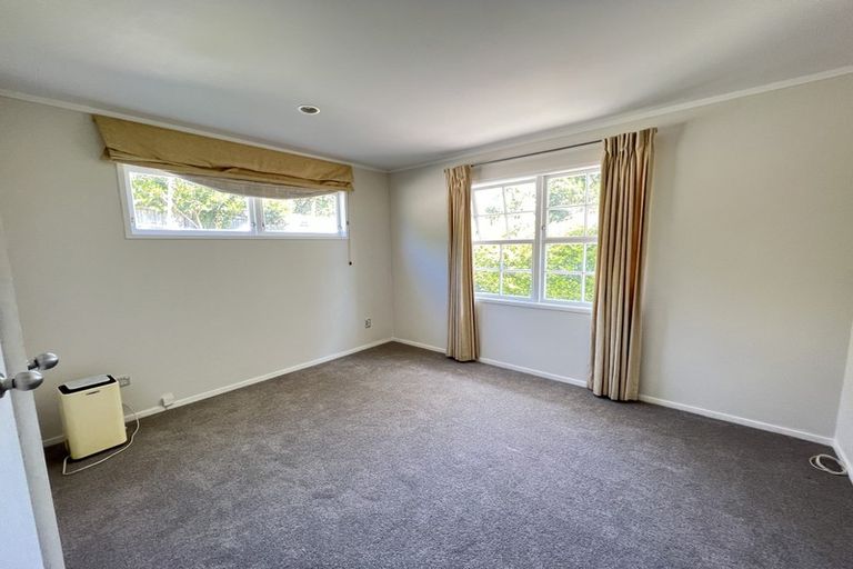 Photo of property in 28 Tamahere Drive, Glenfield, Auckland, 0629