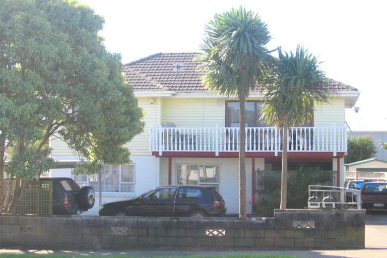 Photo of property in 11 Garelja Road, Henderson, Auckland, 0612