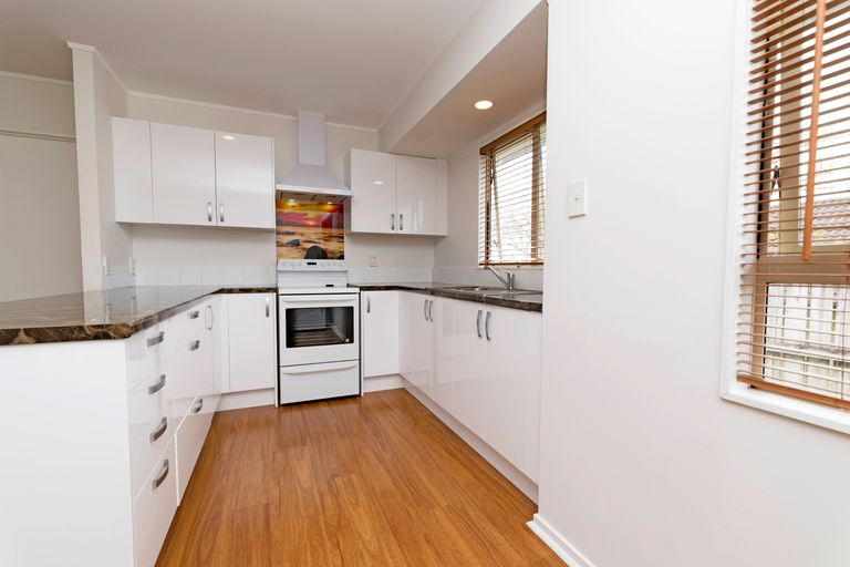 Photo of property in 15 Cretian Crescent, Henderson, Auckland, 0612