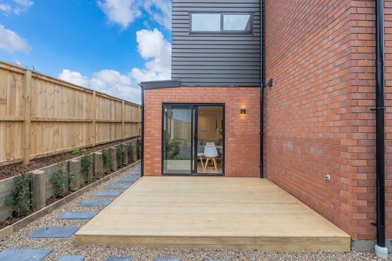 Photo of property in 2/5 Marsh Avenue, Forrest Hill, Auckland, 0620