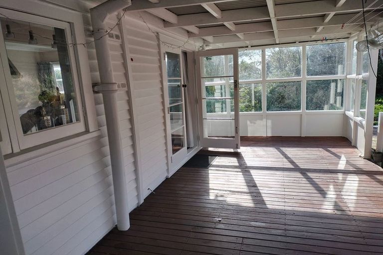 Photo of property in 11 Miles Crescent, Newlands, Wellington, 6037