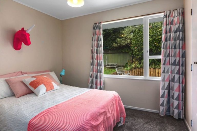 Photo of property in 52 Hicks Close, Whitby, Porirua, 5024