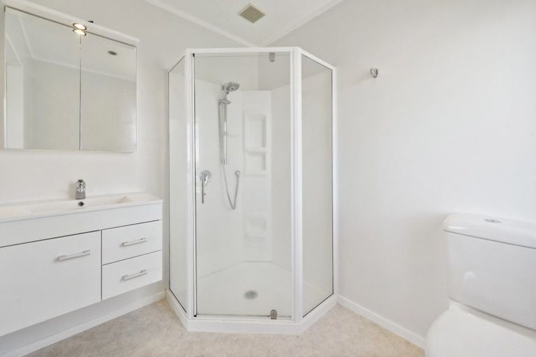 Photo of property in 15 Bury Grove, Strathmore Park, Wellington, 6022