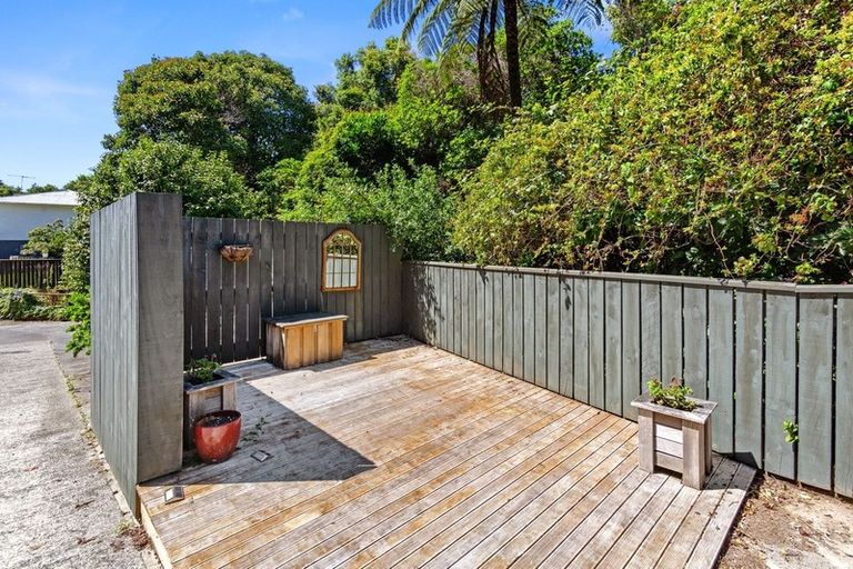 Photo of property in 6a Julia Place, Tawa, Wellington, 5028